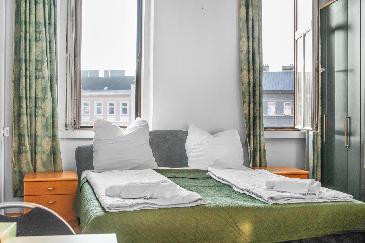 Joyful 2Br Apt. @ Millenium Tower And The Danube Виена Екстериор снимка
